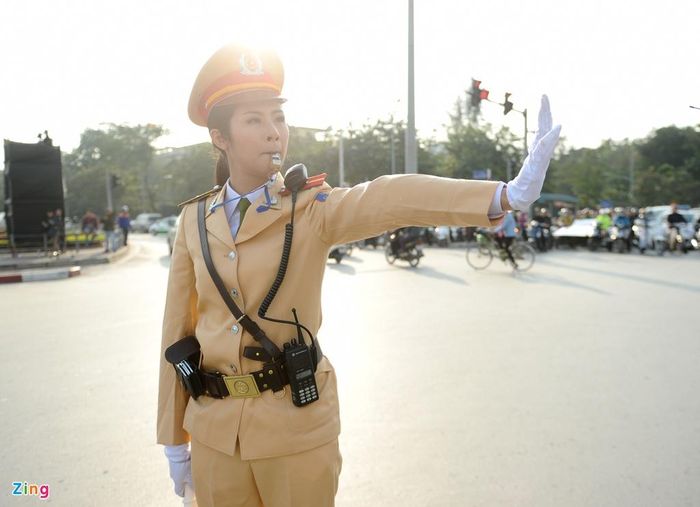  Năm 1998, trang phục của toàn ngành công an thay đổi lần 3 và được sử dụng đến năm 2016. 