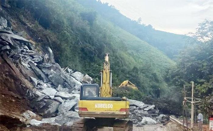 Điểm sạt lở tại Km122, Quốc lộ 4D.