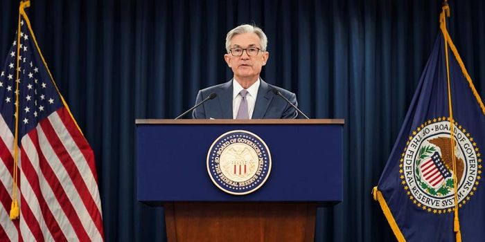 Chủ tịch FED Jerome Powell tuyên bố quyết định giữ mức lãi suất thấp cho đến năm 2023. Ảnh: Reuters.