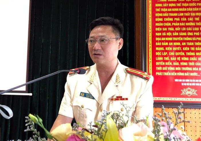 Thượng tá Trần Văn Hóa - Chánh Văn phòng Cơ quan CSĐT - CATP Hà Nội phát biểu tại buổi lễ