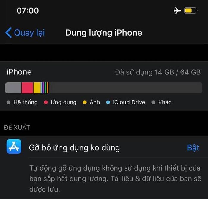  Thao tác Cài đặt > Cài đặt chung > Dung lượng iPhone cho thấy đề xuất gỡ bỏ ứng dụng không cần thiết và mức dung lượng chiếm của các ứng dụng. 