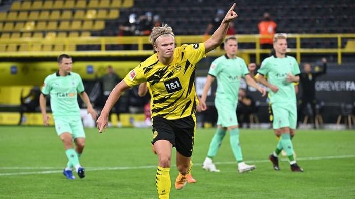 Haaland ghi dấu ấn trong ngày ra quân Bundesliga 2020/21. Ảnh: Getty.