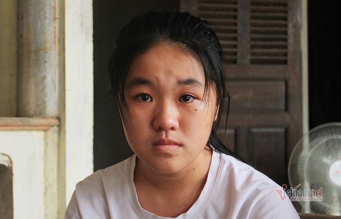 Cháu Uyên rưng rưng khi kể lại giấc mơ gặp mẹ trong đêm