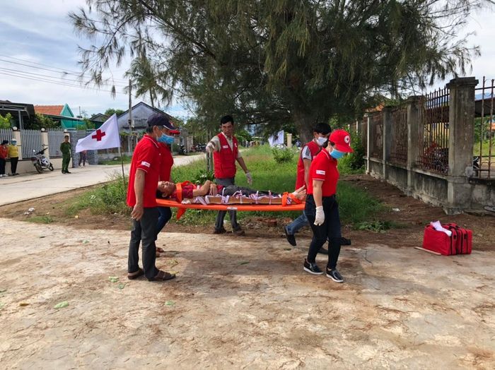  Diễn tập sơ cấp cứu người dân bị thương tổn do thiên tai 