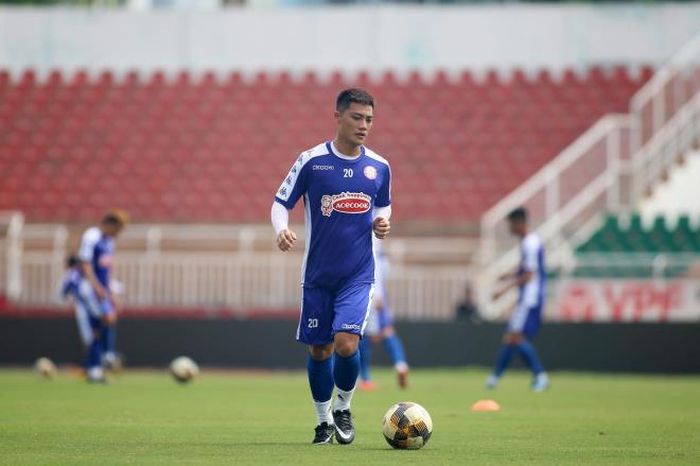 Tân binh Lâm Ti Phông từ Sanna Khánh Hòa giúp HLV Chung Hae Seong có thêm lựa chọn trên hàng công. 