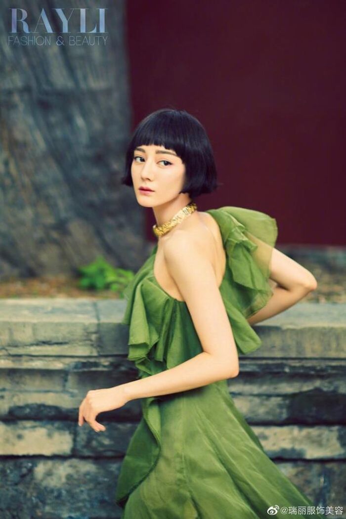Nhiệt Ba với diện mạo hoàn toàn khác lạ với kiểu tóc này.