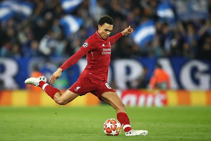 Với Thiago, Liverpool có thể ít phụ thuộc vào những đường tạt sớm (early cross) của Alexander-Arnold. Ảnh: Getty.