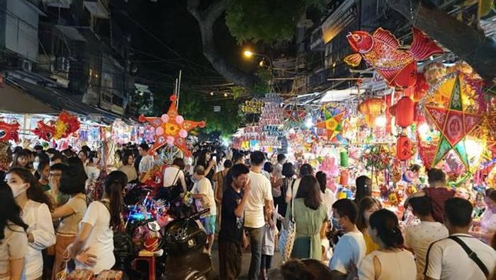 Phố Hàng Mã về đêm đẹp rực rỡ