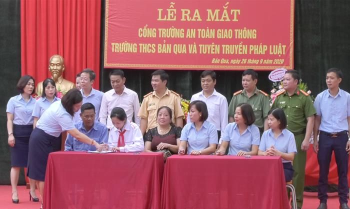 Ký cam kết không vi phạm Luật Giao thông đường bộ.