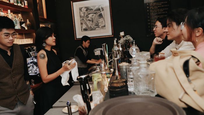 Nghề bartender chính thức được công nhận vào khoảng giữa thế kỷ 18. Ở Việt Nam, công việc này phổ biến hơn 10 năm trở lại đây và phát triển mạnh mẽ trong 4, 5 năm qua.