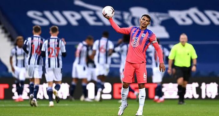 Thiago Silva mắc sai lầm ngay trận ra mắt Chelsea ở giải Ngoại hạng