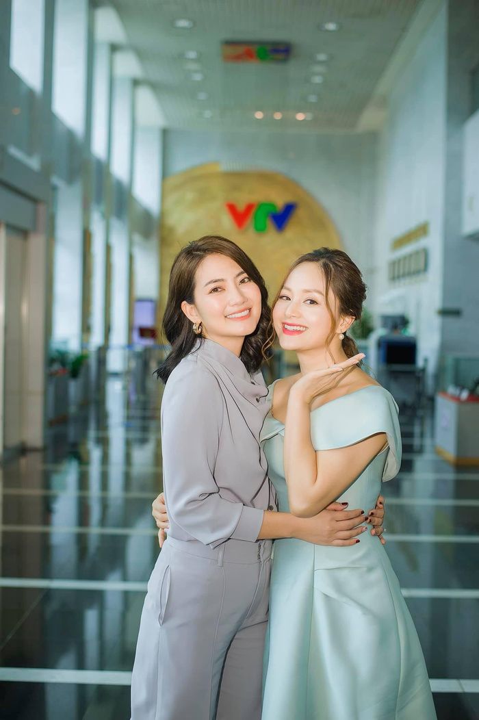 Lan Phương rạng rỡ bên Ngọc Lan trong sản phẩm phim mới.