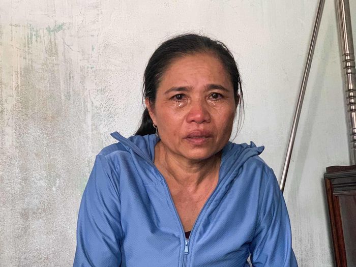 Bà Liên rơi nước mắt vì bệnh tật của con