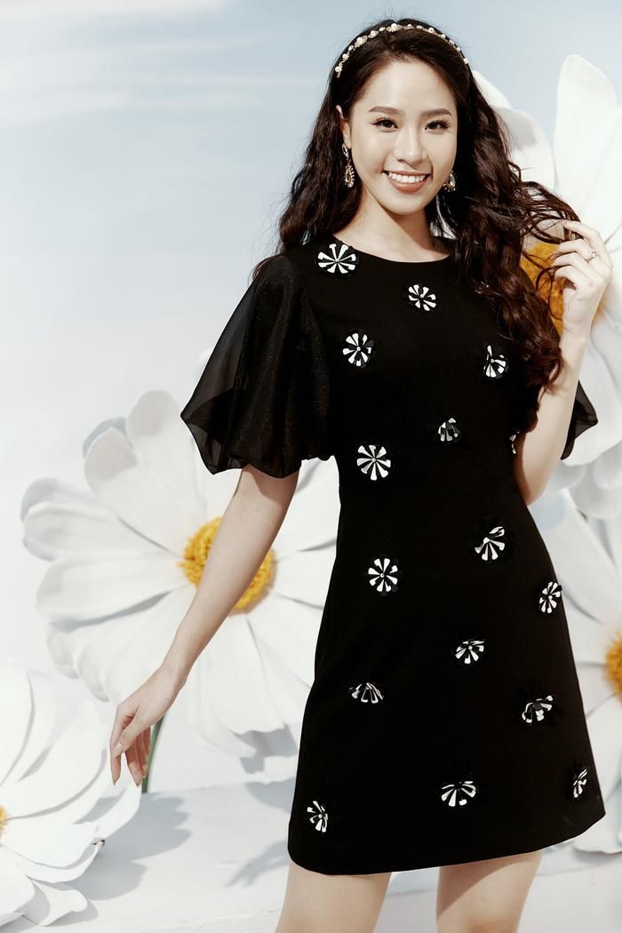 Lấy cảm hứng từ cúc họa mi, bộ sưu tập “Daisy Fairy” của Elise với những họa tiết xinh xắn, tinh tế trở nên nổi bật, cuốn hút