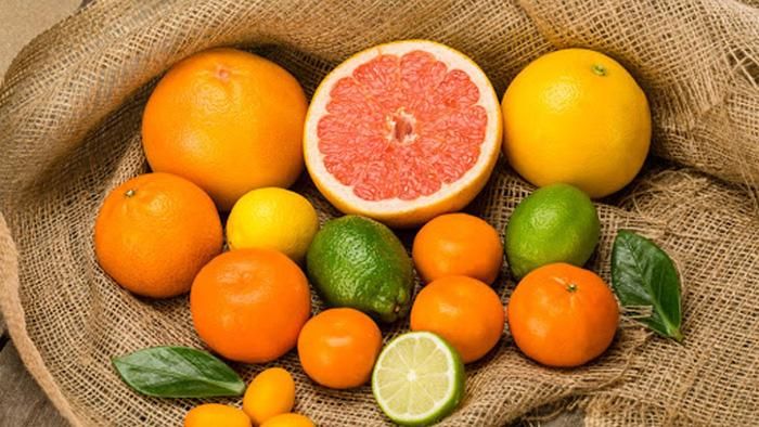 Quả giàu vitamin C luôn được ưu tiên trong đề phòng các bệnh về đường hô hấp lúc giao mùa