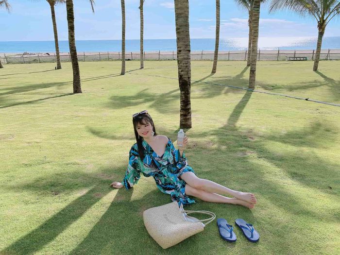 Với phong cách ăn mặc phóng khoáng thế này, dân tình đều gật gù rằng "hot girl chân ngắn đài truyền hình" đúng là sở hữu vóc dáng không đùa được đâu!