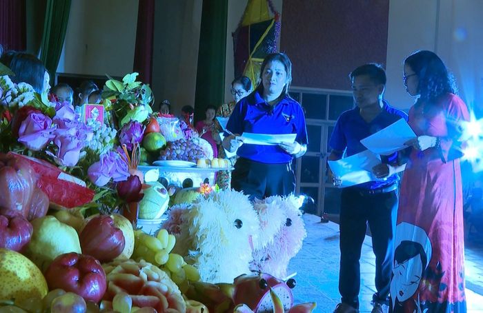 Phần thi bày mâm ngũ quả.