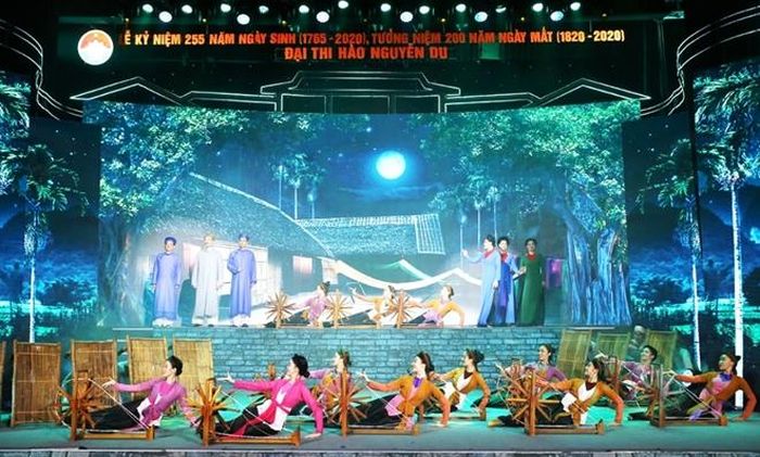 Hoạt cảnh trong chương trình nghệ thuật “Nguyễn Du, trăm năm trong cõi…”. 