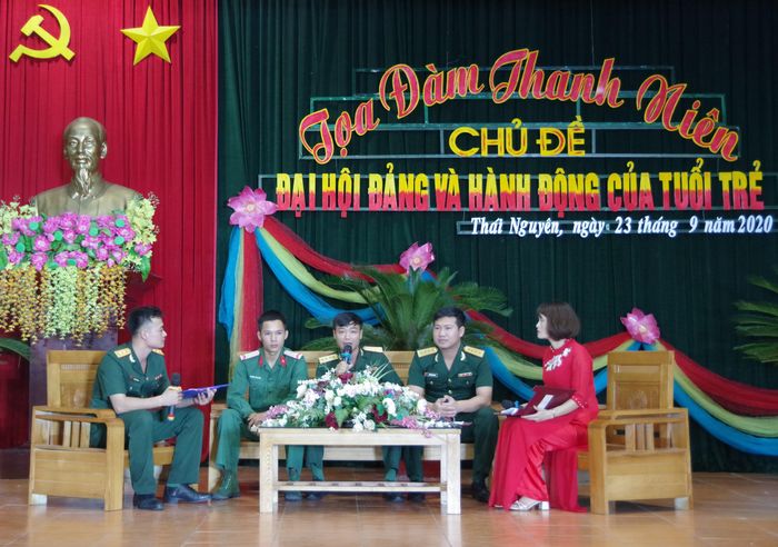  Tọa đàm thanh niên "Đại hội Đảng và hành động của tuổi trẻ" được tổ chức ở tất cả các đơn vị thuộc Quân đoàn 1. Trong ảnh là buổi tọa đàm ở Tiểu đoàn 7, Trung đoàn 209, Sư đoàn 312. Ảnh: BÌNH MINH. 