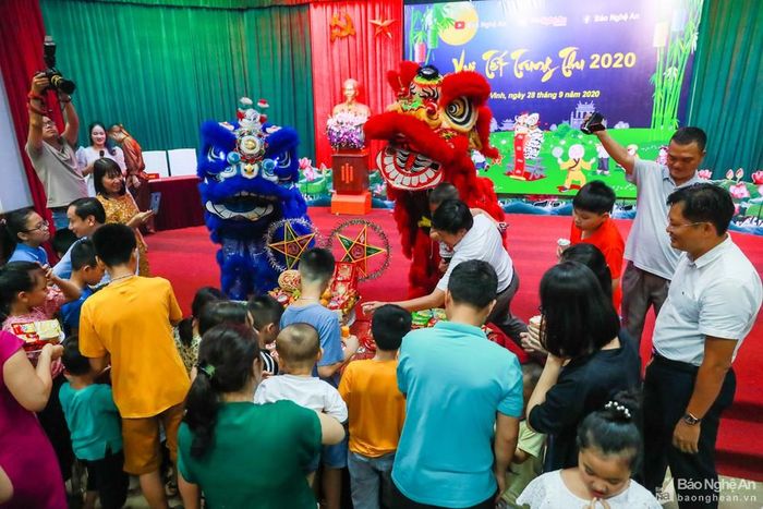 Chương trình “Vui tết Trung thu năm 2020” sẽ là kỷ niệm nhớ mãi đối với các em thiếu nhi là con em của cán bộ, nhân viên Báo Nghệ An. Ảnh: Đức Anh