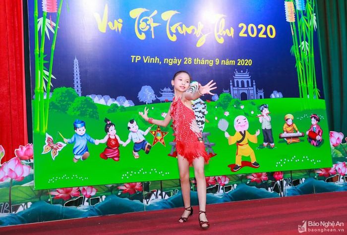 Tiết mục Dance Sport của cháu Hà Chi. Ảnh: Đức Anh