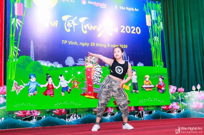 Tiết mục nhảy hiện đại của cháu Cẩm Ly tại Chương trình “Vui Tết Trung thu năm 2020” Ảnh: Đức Anh