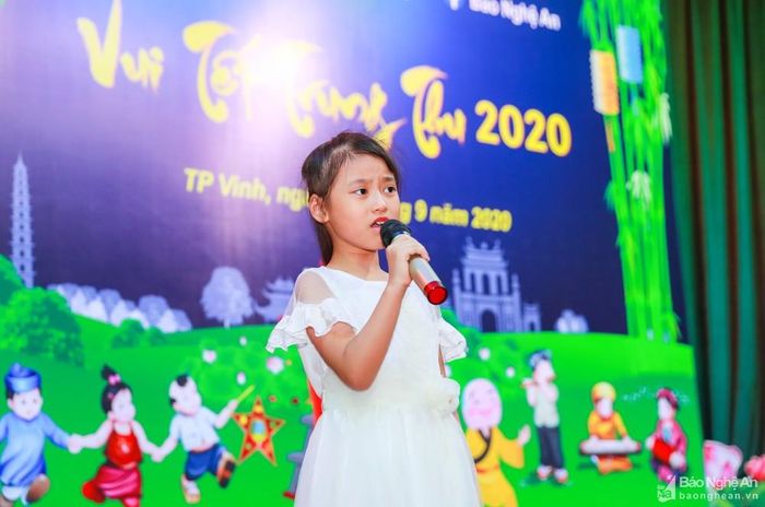 Tiết mục biểu diễn của cháu An Phượng. Ảnh: Đức Anh