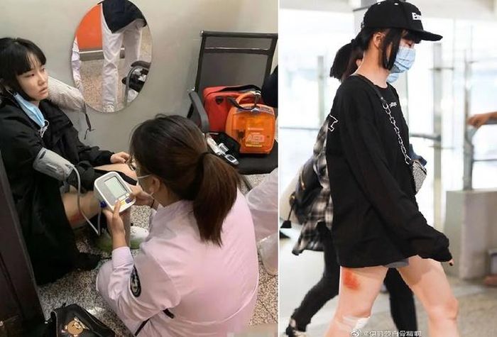 Tai nạn bất ngờ khiến nữ ca sĩ bị bầm tím, trầy xước một mảng lớn ở vùng đùi và đầu gối. Ban tổ chức bị chỉ trích gay gắt sau sự cố khi nhiều khán giả cho biết khoảng trống trên sân khấu - nơi Hoàng Linh ngã chỉ che phủ bằng một tấm vải đen tạm bợ, điều này khiến nghệ sĩ nhầm lẫn và bước hụt nếu không chú ý. Ảnh: Sina.