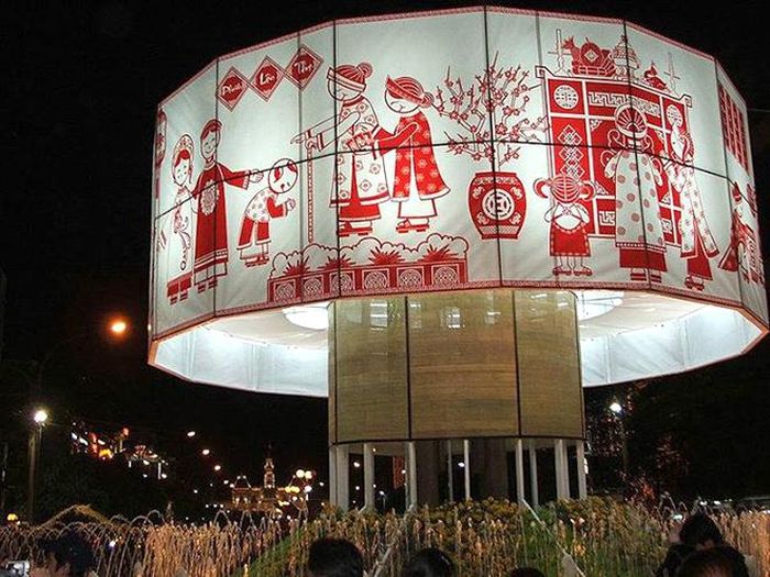 Lồng đèn kéo quân khổng lồ tại đường hoa Nguyễn Huệ, TP.HCM Tết Mậu Tý - 2008
