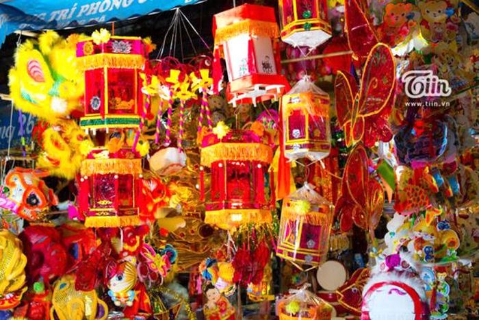 Một gian hàng bán lồng đèn Trung Thu