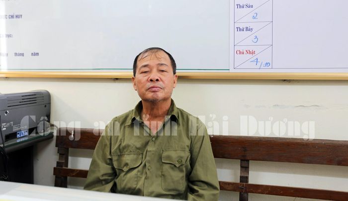 Đối tượng Bùi Xuân Dư tại cơ quan công an. Ảnh: Công an Hải Dương