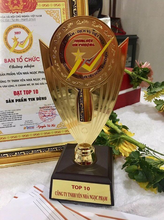 Yến nhà Ngọc Phạm - vinh dự nhận giải thưởng Top 10 “Thương hiệu ưa chuộng Sản phẩm tin dùng 2017” do Trung tâm chống hàng giả trao tặng