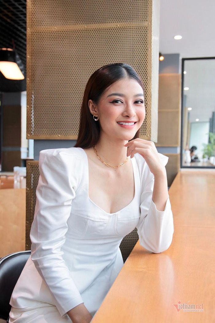 - Theo bạn, lợi ích của việc đọc sách là gì? Những kiến thức trong sách giúp ích thế nào cho cuộc sống của bạn?