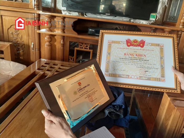 Bằng khen của Đoàn thanh niên trao tặng cho những hoạt động thiện nguyện mà anh Cường thực hiện.