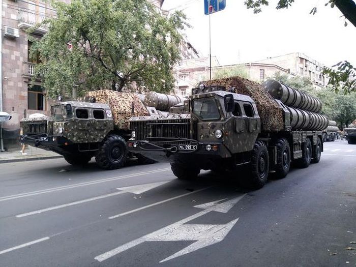 Nguyên nhân được xác định là do Armenia chủ yếu triển khai S-300 ở vùng đất thấp, trong khi tiêm kích thực hiện cuộc tấn công lại nhằm vào khu vực miền núi, khi đó radar của S-300 sẽ bị khuất tầm nhìn.