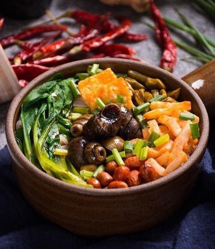 Bún ốc là món ăn đặc sản của thành phố Liễu Châu (Trung Quốc), có mùi khá khó chịu, kén người ăn.