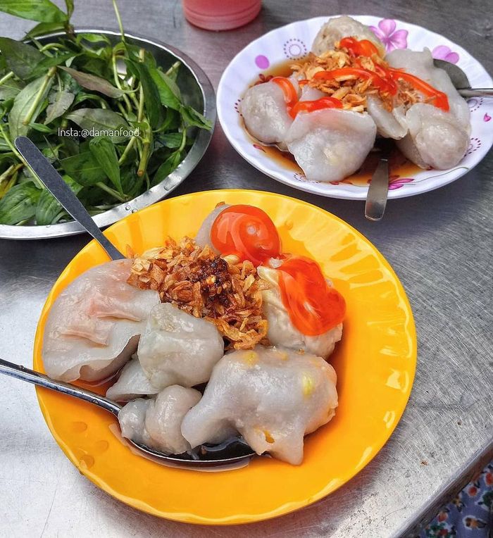 Món ăn đường phố được giới trẻ yêu thích tại TP.HCM. Ảnh: hetmydiscovery, damanfood. 