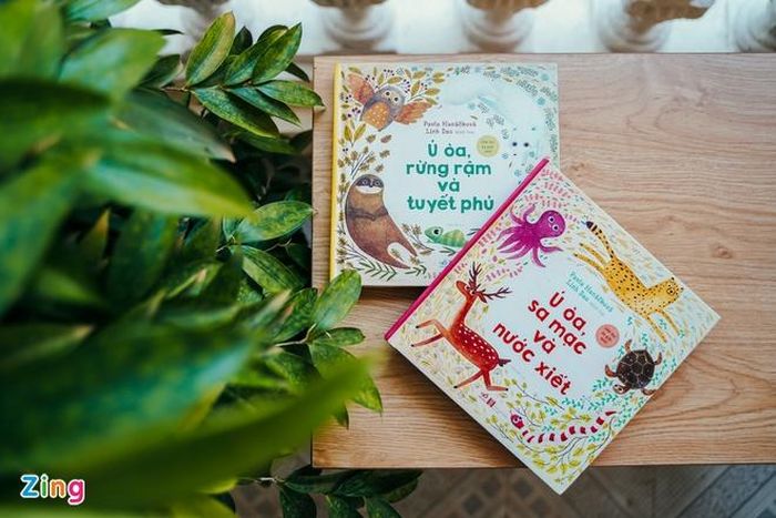 Hai cuốn Ú òa, rừng rậm và tuyết phủ, Ú òa, sa mạc và nước xiết sẽ giúp bé làm quen động vật hoang dã. Ảnh: Ngọc Hiền. 