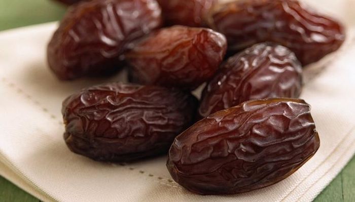 Quả chà là: loại quả được yêu thích ở Trung Đông, có vị ngọt phù hợp cho các món hầm và món tráng miệng. Loại quả này ít chất béo, nhiều chất xơ và kali.