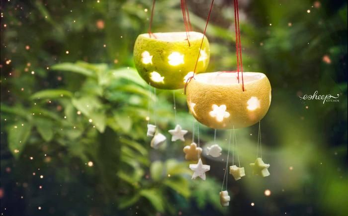 Chiếc đèn trung thu làm từ vỏ bưởi đang là "hot trend" trong mùa trung thu năm nay. Ảnh: Esheep kitchen