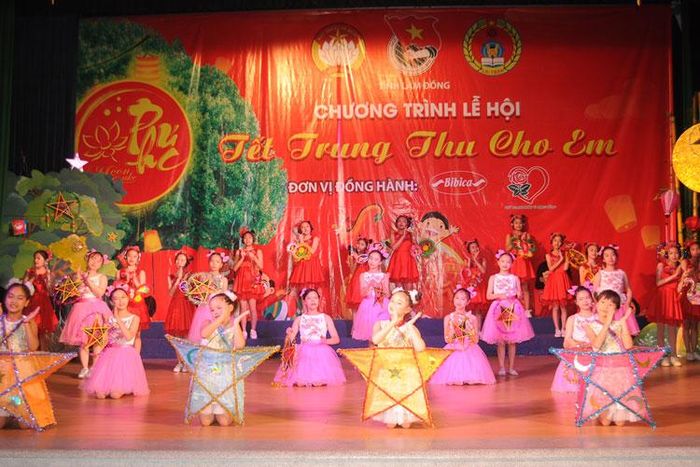 Tiết mục văn nghệ “Vầng trăng yêu thương”