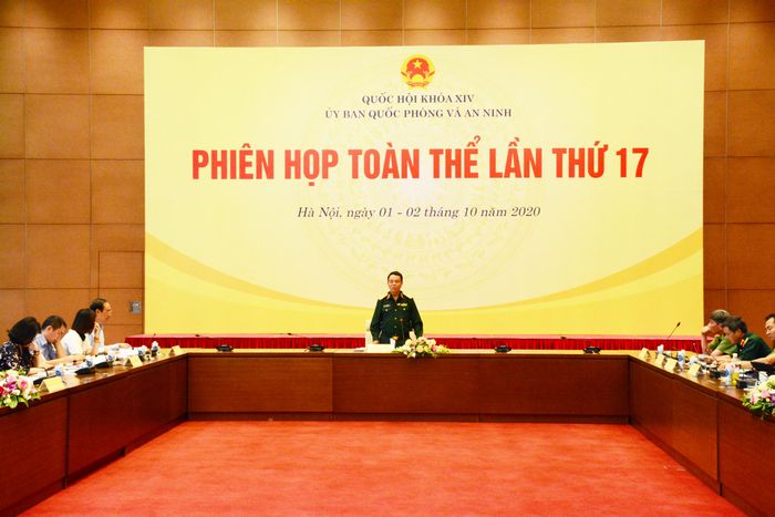 Thượng tướng Võ Trọng Việt phát biểu tại phiên họp.