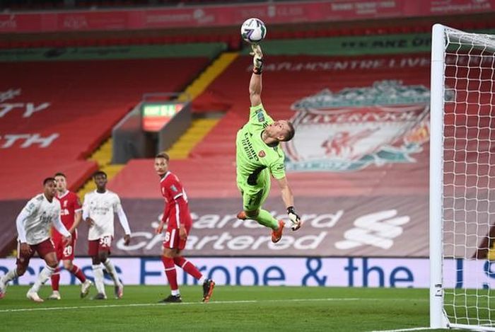 Leno là thủ môn đầu tiên của Arsenal giữ sạch lưới ở sân Anfield kể từ khi Vito Mannone làm điều này vào tháng 9/2012. Ảnh: Reuters.