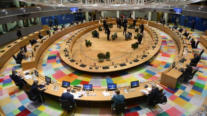 Sau nhiều giờ thảo luận tại Hội nghị thượng đỉnh đặc biệt, ngày 2/10 tại Brussels, Bỉ, các nhà lãnh đạo Liên minh châu Âu nhất trí áp đặt các biện pháp trừng phạt Belarus. (Nguồn: AP)