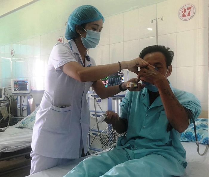 Bệnh nhân được chăm sóc, điều trị tại Khoa Tim mạch, Bệnh viện Đa khoa tỉnh-Ảnh: HN