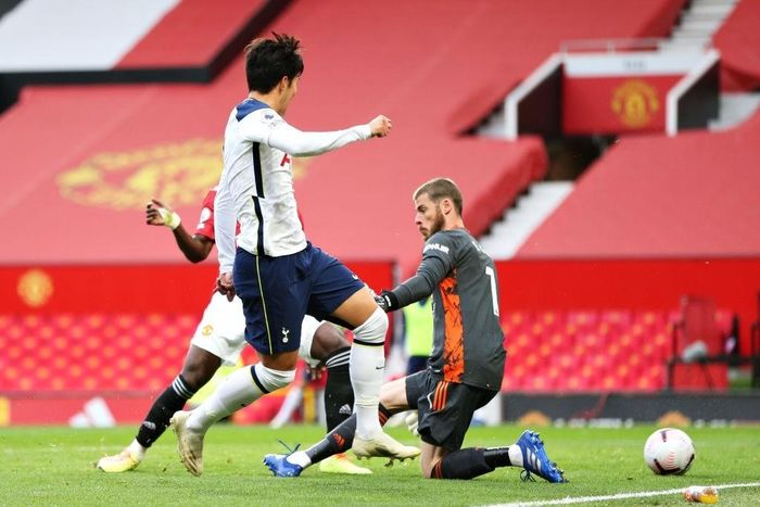 Son lần thứ hai đánh bại De Gea ở cự ly gần.