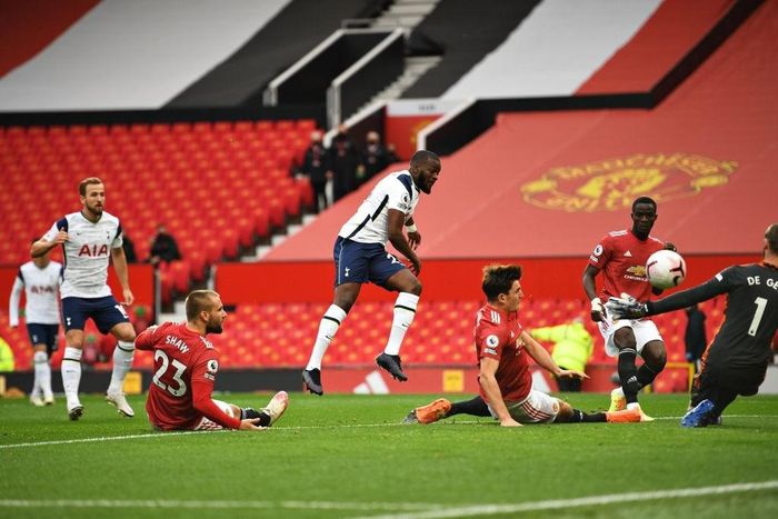 Ndombele gỡ hòa cho Tottenham sau sai lầm của hậu vệ M.U