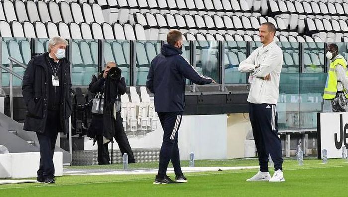 CĐV và toàn đội Juventus bị Napoli cho "leo cây". Ảnh: Lapresse