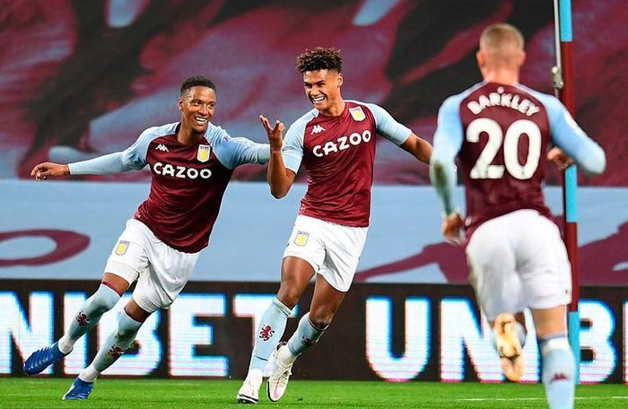 Watkins ăn mừng bàn thắng mở tỷ số cho Aston Villa. 