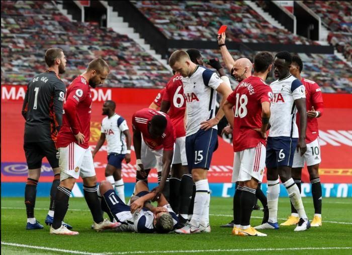 Anthony Martial nhận thẻ đỏ vì trả đũa Erik Lamela của Spurs.